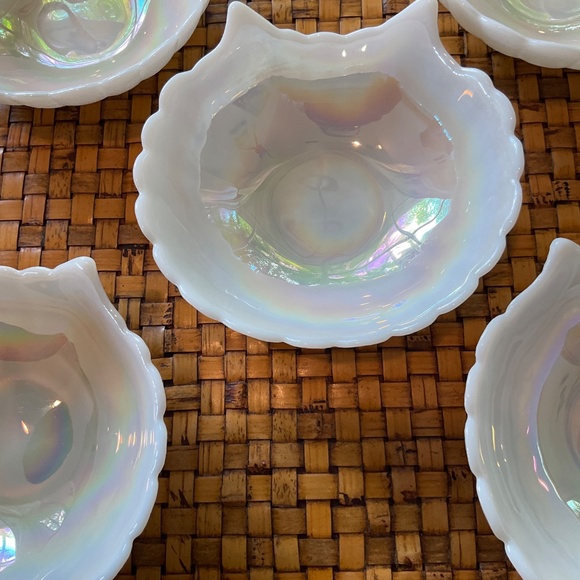 Vintage Iridescent White Milk Glass Scalloped Shell Bowls - Picture 3 of 4